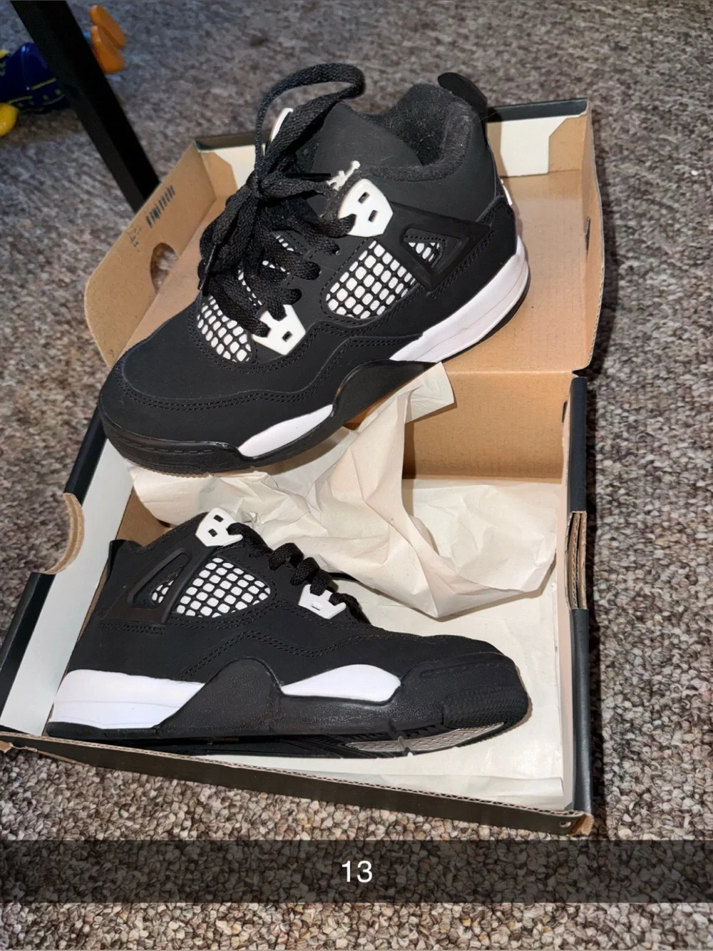 Jordan 4s white thunder